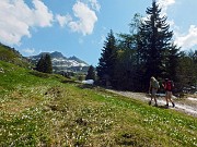 16  Sulla strada sterrata per i Campelli